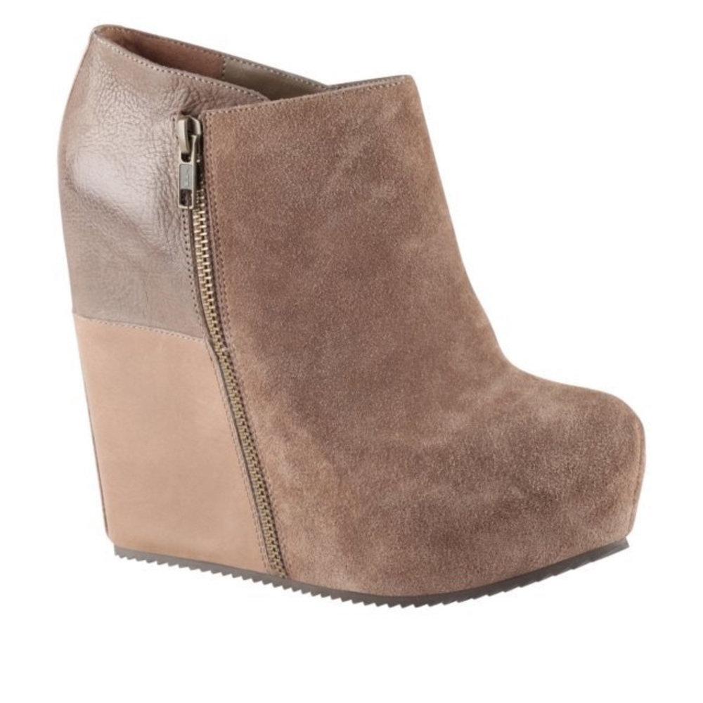 *NWT* ALDO Daby wedged boots